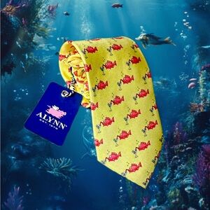Alynn “Drinks Like a Fish” Yellow Fish Pattern Tie NWT